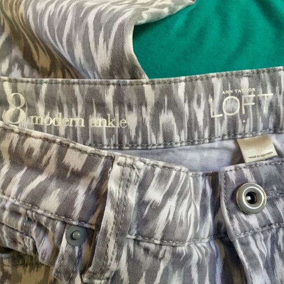 LOFT Gray/White print Skinnies! - Picture 4 of 4