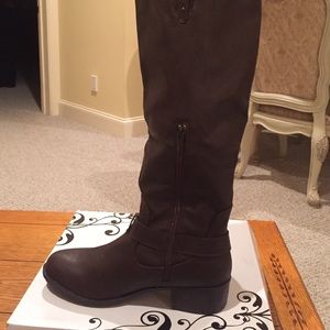 Size 8 brown riding boots