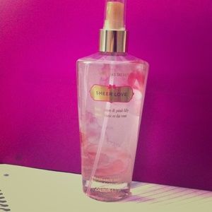 Sheer love fragrance mist💗