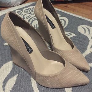 Nude/Pointed Wedges
