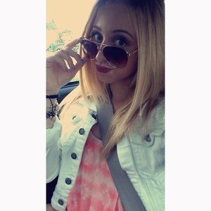 Meet your Posher, Briana