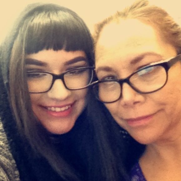 Meet your fellow Posher - Picture 2 of 4