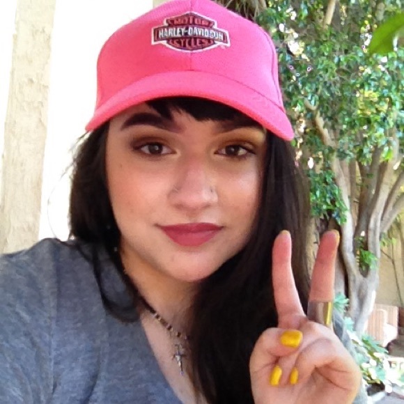 Meet your fellow Posher - Picture 4 of 4