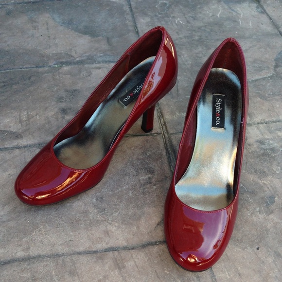 Red heels - Picture 2 of 3