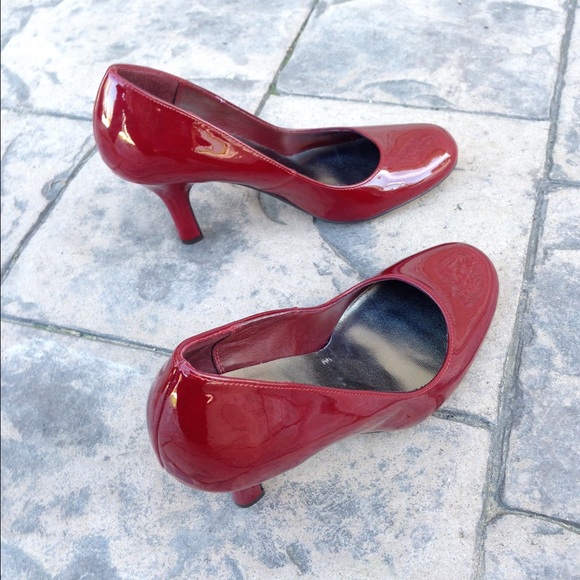 Red heels - Picture 3 of 3