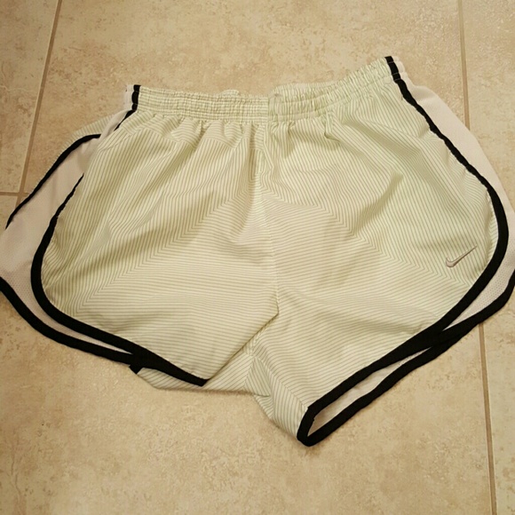 Green white and black medium nike shorts