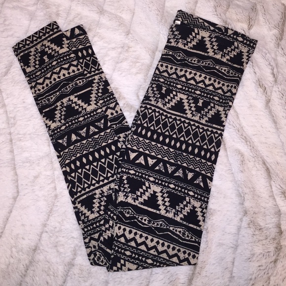 NWT Charlotte Russe tan & black leggings