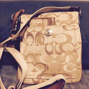 Coach tan swing back purse and matching wallet