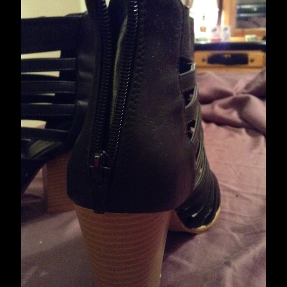 Black booties. SOLD ON ANOTHER SITE. - Picture 2 of 3
