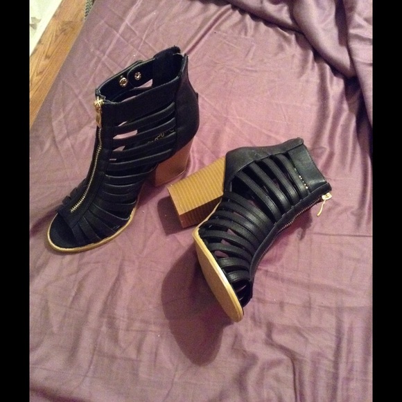 Black booties. SOLD ON ANOTHER SITE. - Picture 3 of 3