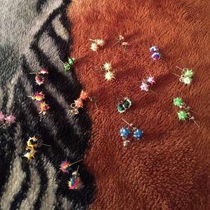 16 pairs of earrings