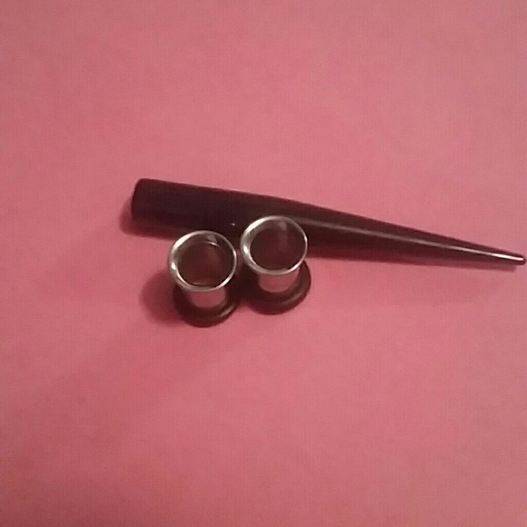 1g taper and plugs