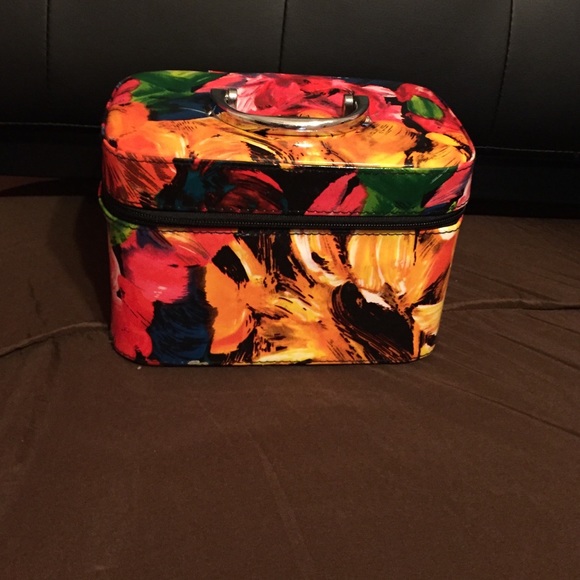 Really cute makeup box