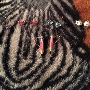 5 pairs of earrings