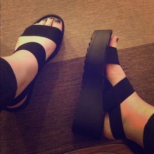 Black flatform sandals