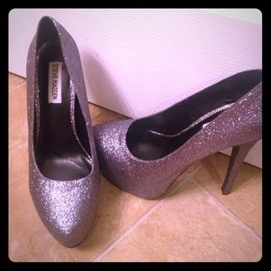 Steve Madden silver pump heels