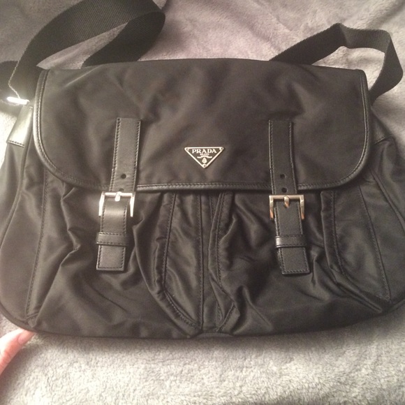 ⭐️⭐️ SALE Black Prada Messenger Bag⭐️⭐️