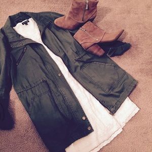 White/cream lace dress