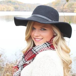 Meet your Posher, Cristal