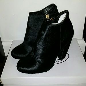 Steve Madden black pony hair heeled bootie 6.5