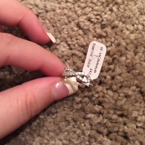 ring - Picture 3 of 4