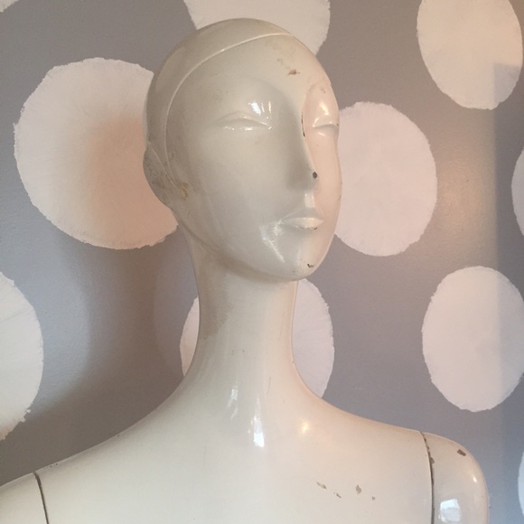 Mannequin - Picture 4 of 4