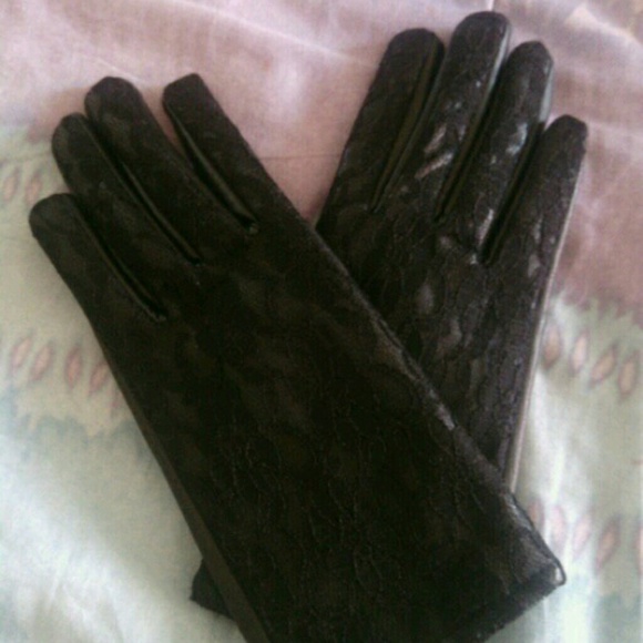 Black Lace Gloves