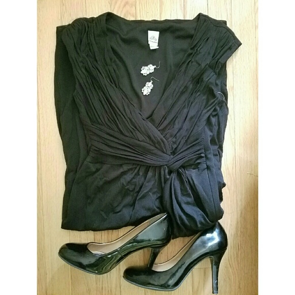 NWOT| Sangria {KNOT FRONT V-NECK DRESS} - Picture 3 of 9