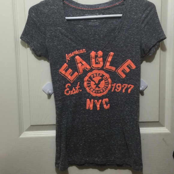 American eagle v neck