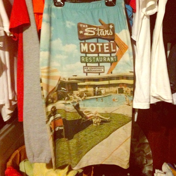 Stretchy High-Waisted 60's Inspired Pencil Skirt - Picture 1 of 2