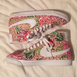 SOLD 🚫 NIKE iD ROSE limited edition sneakers