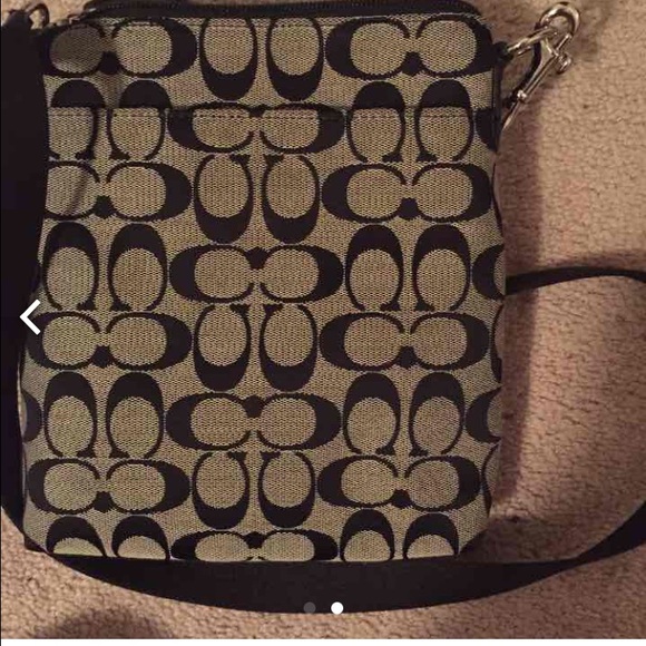 Coach crossbody - Picture 2 of 2