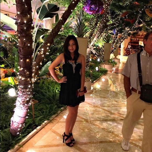 Cute Junior' back cutout A-line dress - Picture 3 of 3