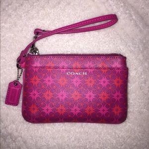 ❤️ Coach Pink Wristlet ❤️