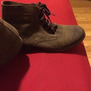 Boots, ombré at the toes