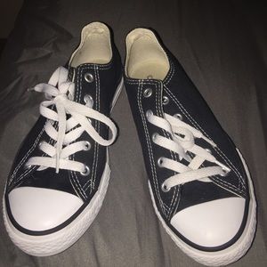 Black converse size 3 youth