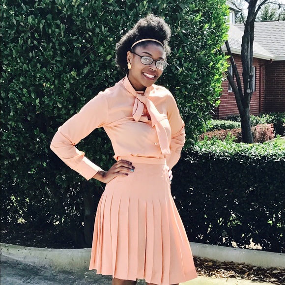 Meet your Posher, April - Picture 4 of 4