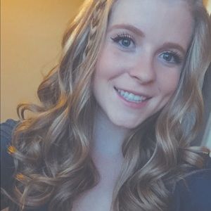 Meet your Posher, Kacye