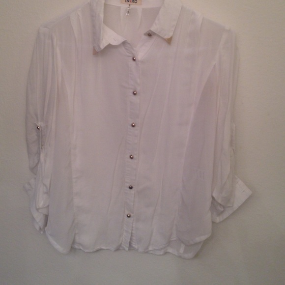 White half sleeve shirt