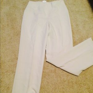 Beautiful, white dress pants! 👏🏼💋