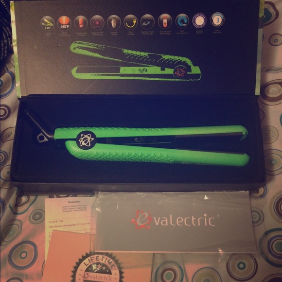 Evolution hair straightener