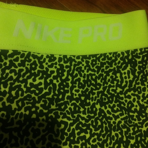 💥💥SOLD💥💥 💚Nike Shorts💚 - Picture 2 of 3