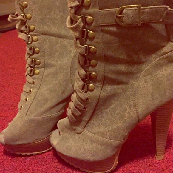 Camo/ army fatigue printed heels