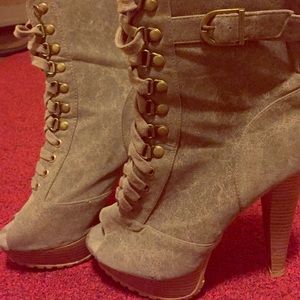 Camo/ army fatigue printed heels