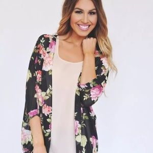 LAST ONE 💐 Floral Kimono NWOT💐