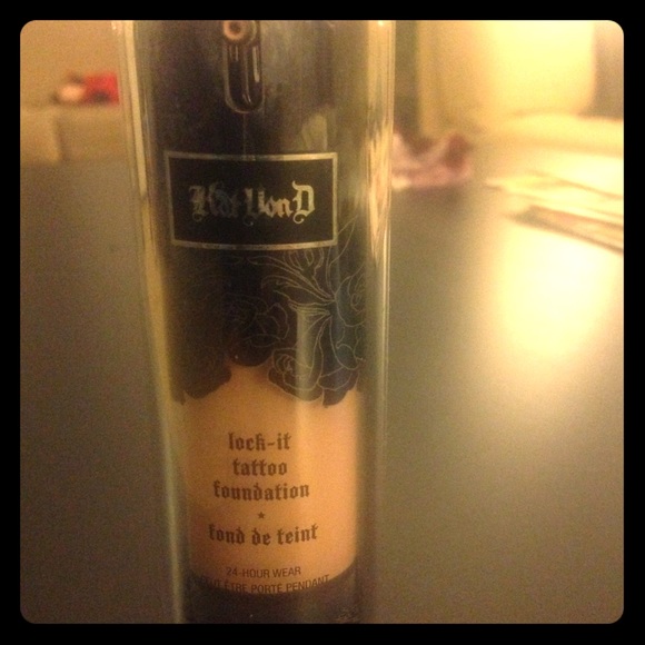 Kat Von d (light 44)