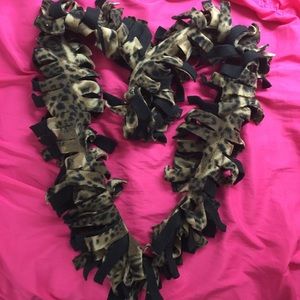 Black/Cheetah Ruffle Scarf