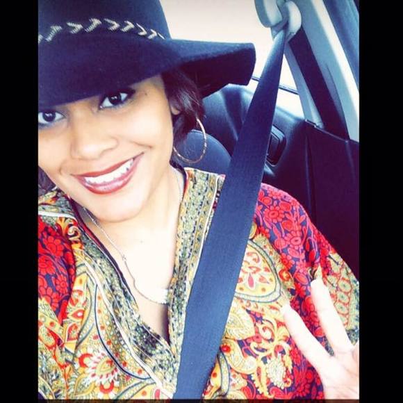 Meet your Posher, Monica - Picture 1 of 1