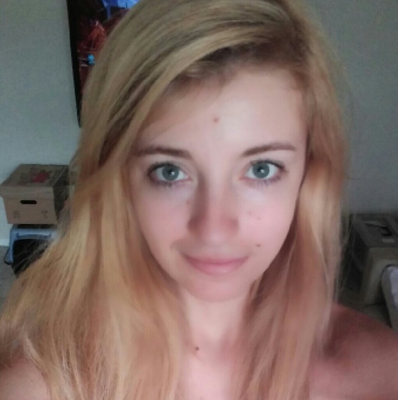 Meet your Posher, Kaitlyn - Picture 2 of 3