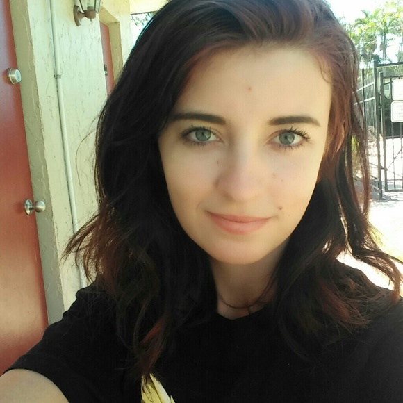 Meet your Posher, Kaitlyn - Picture 3 of 3